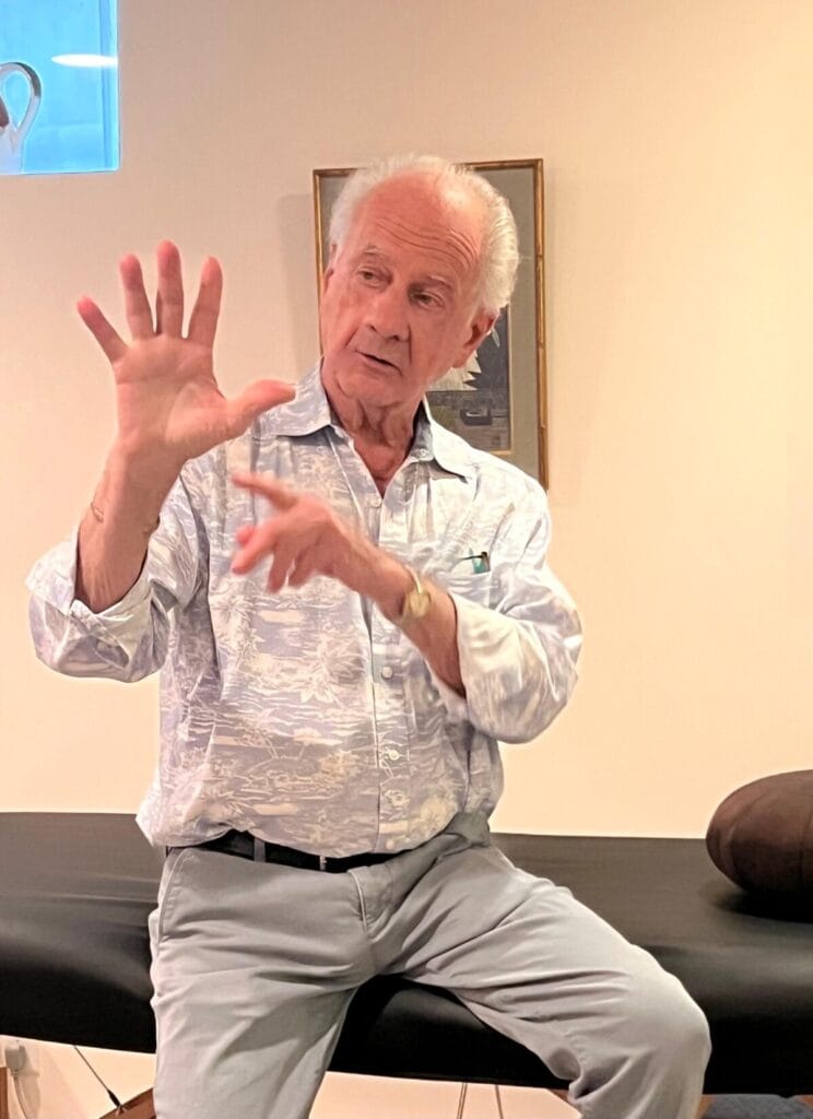 Tommy Thompson demonstrating kinesthetic awareness and triadic resonance during an Alexander Technique session in Class 04