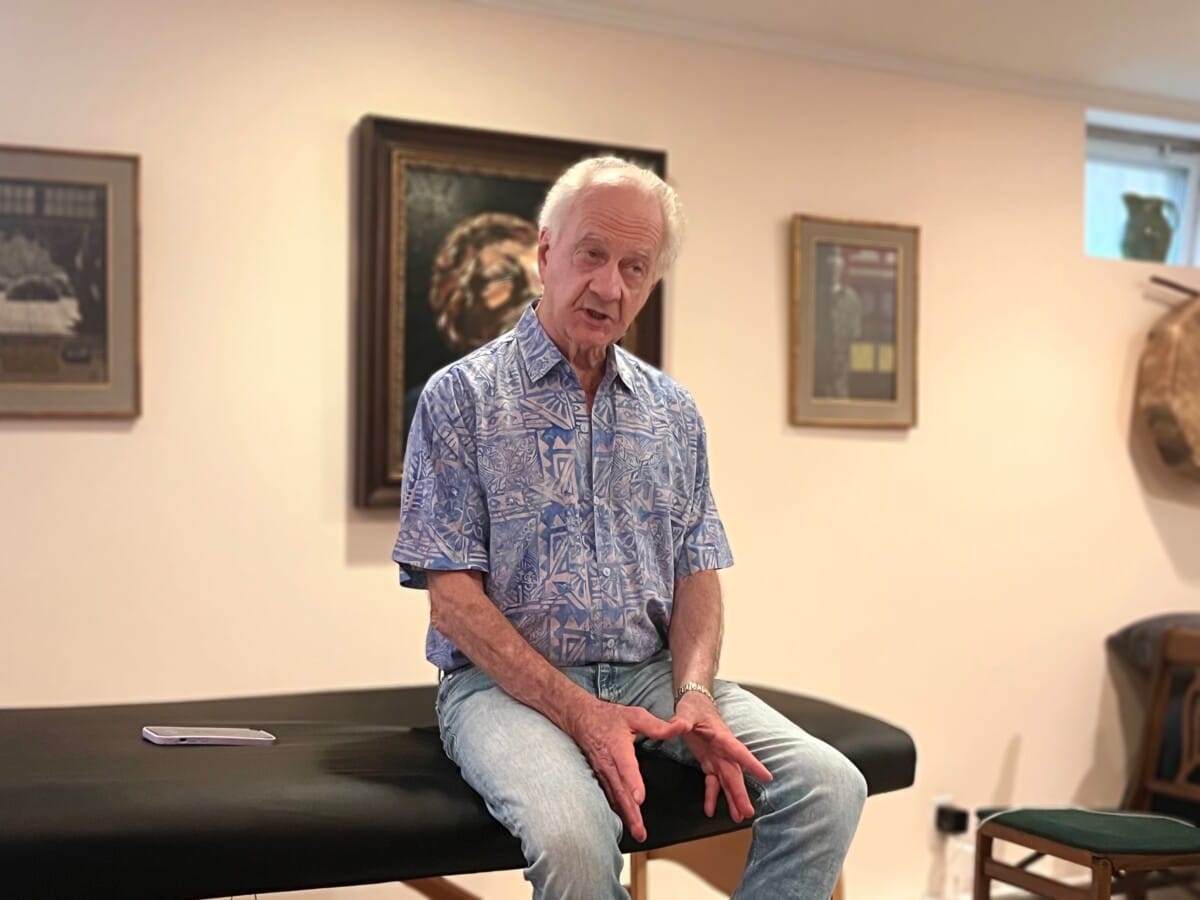 A photo of Tommy Thompson speaking during Alexander Technique Class 018, illustrating his approach to wave-like movement and inhibition.