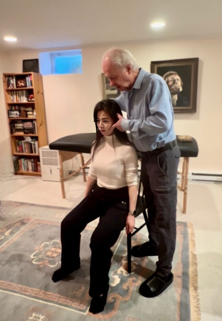 Alexander Technique trainees experiencing length with Tommy Thompson during Class 30