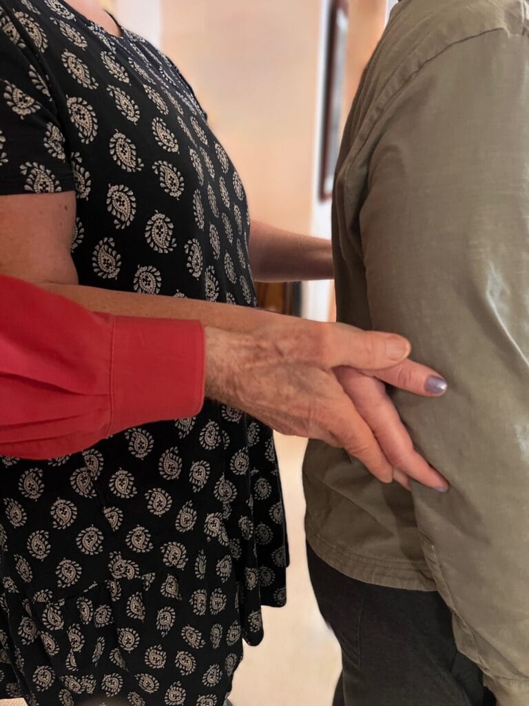 Close-up of Tommy Thompson’s non-manipulative hand placement guiding support in Alexander Technique Class 059