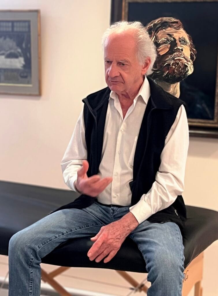 Tommy Thompson teaching the Alexander Technique to trainees in Class 55 with focus on use of self