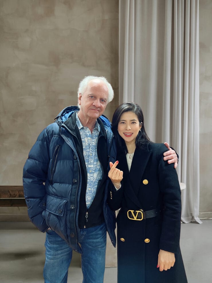 Ari Kim with Alexander Technique teacher Tommy Thompson during their first meeting at a workshop in Korea, a meaningful moment that marked the beginning of her journey into spiritual restoration and presence.