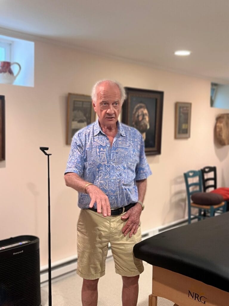Tommy Thompson demonstrating touch-as-relationship in an Alexander Technique class