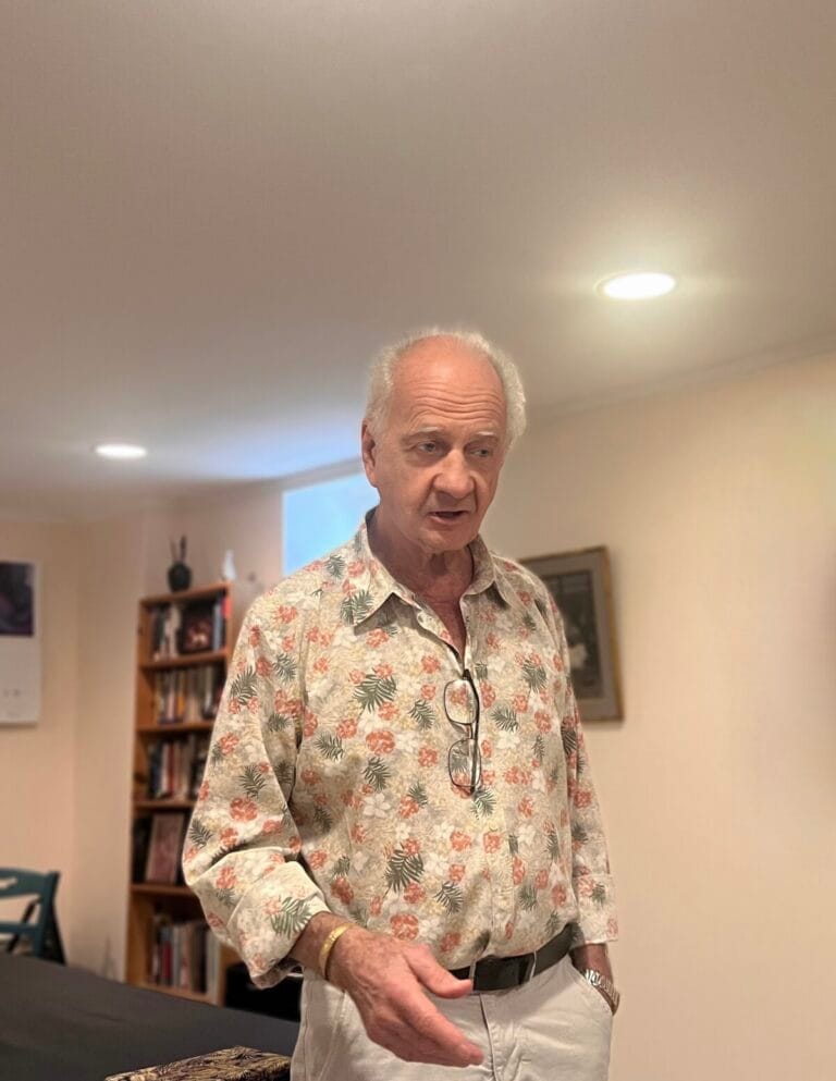 Tommy Thompson demonstrating relational listening during an Alexander Technique teacher training class 092