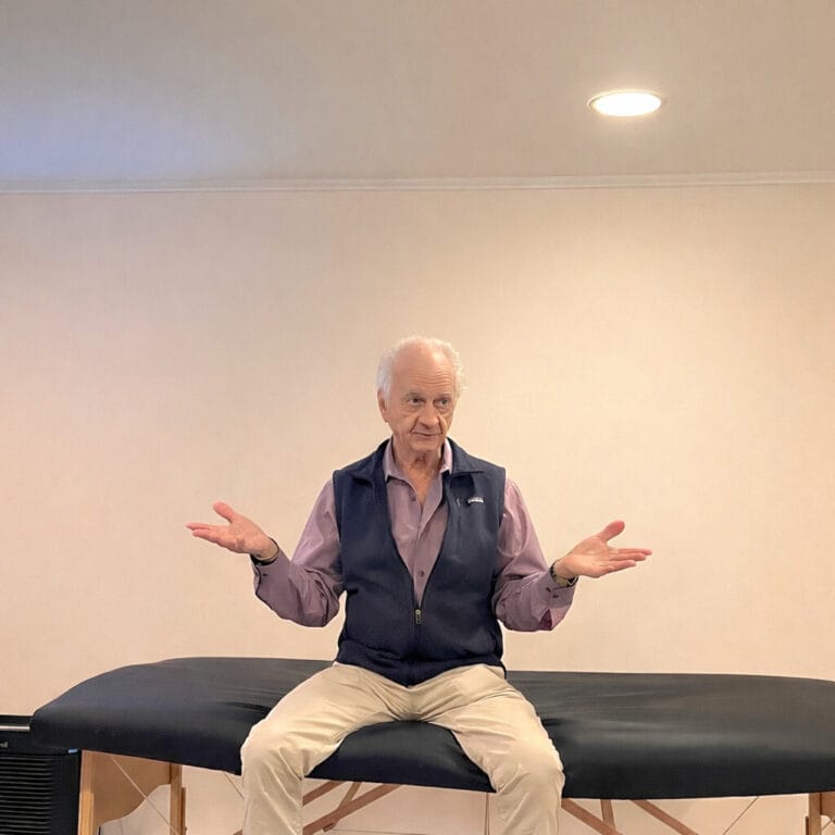 Tommy Thompson demonstrating Liminal Space in Alexander Technique class with trainees during Class 097