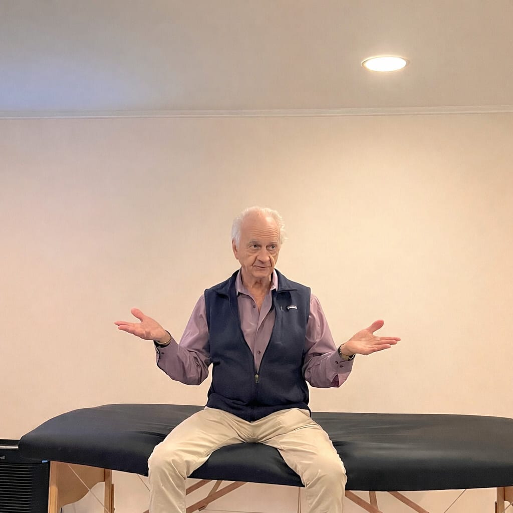 Tommy Thompson demonstrating Liminal Space in Alexander Technique class with trainees during Class 097