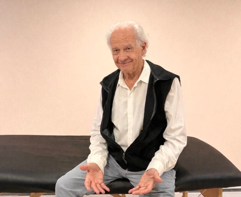 Tommy Thompson explaining inspansion during an Alexander Technique class