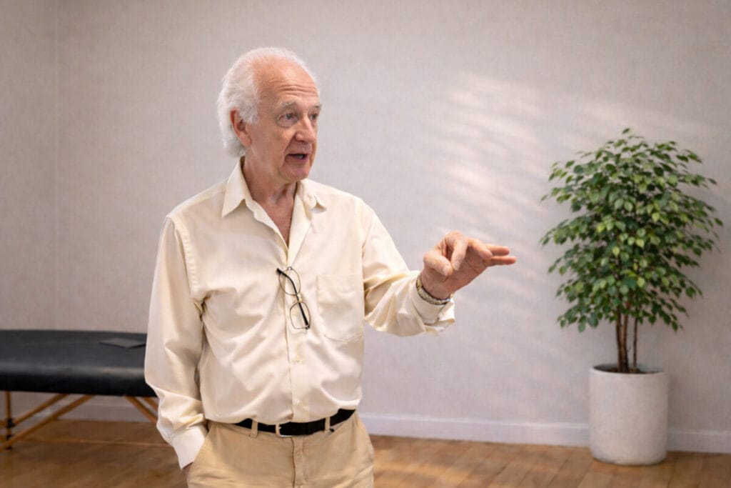 Liminal moment in the Alexander Technique with Tommy Thompson demonstrating inspansion during a class with trainees