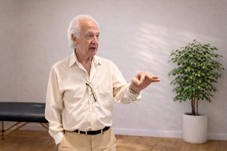Liminal moment in the Alexander Technique with Tommy Thompson demonstrating inspansion during a class with trainees
